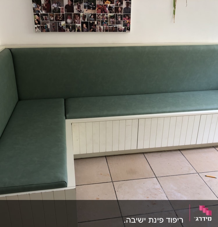 ריפוד ירוק על ספסל פינתי מעץ לבן